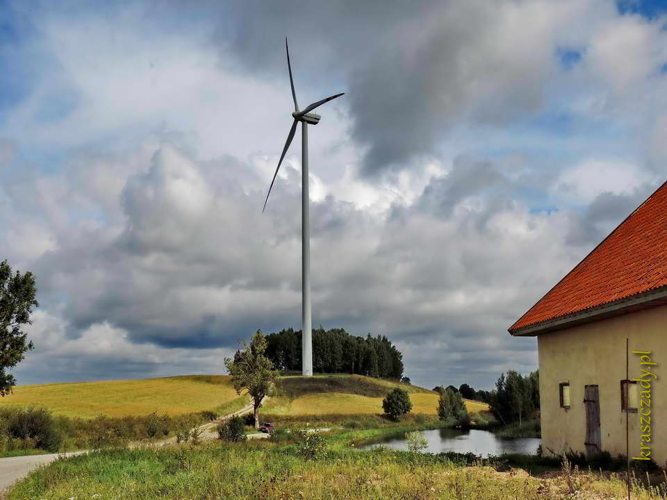 Elektrownie wiatrowe, okolice wsi Suczki i Wronki Wielkie w gminie Gołdap, powiat gołdapski, województwo warmińsko-mazurskie, zdjęcia z sierpnia 2013 roku