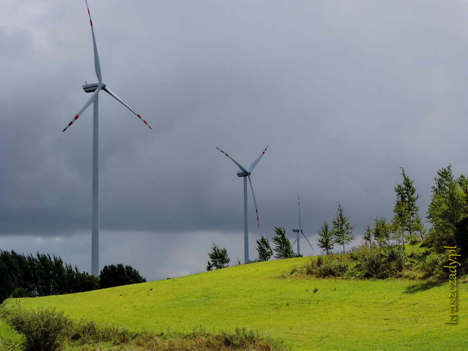 Elektrownie wiatrowe, okolice wsi Suczki i Wronki Wielkie w gminie Gołdap, powiat gołdapski, województwo warmińsko-mazurskie, zdjęcia z sierpnia 2013 roku