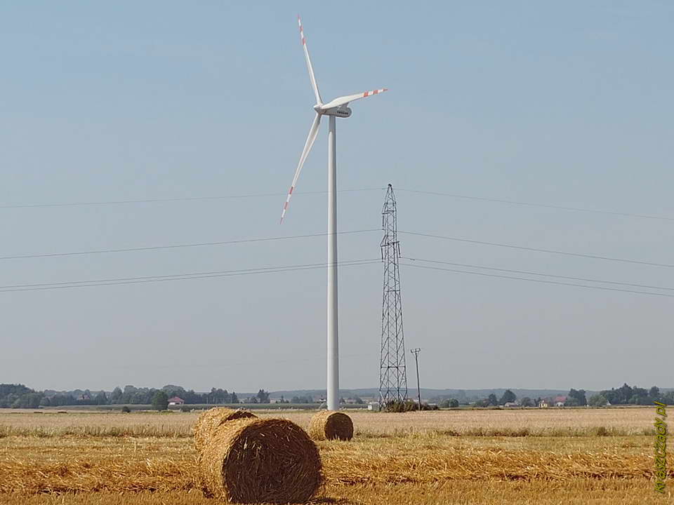 Elektrownia wiatrowa na obrzeżach Ciechanowa, powiat ciechanowski, województwo mazowieckie.